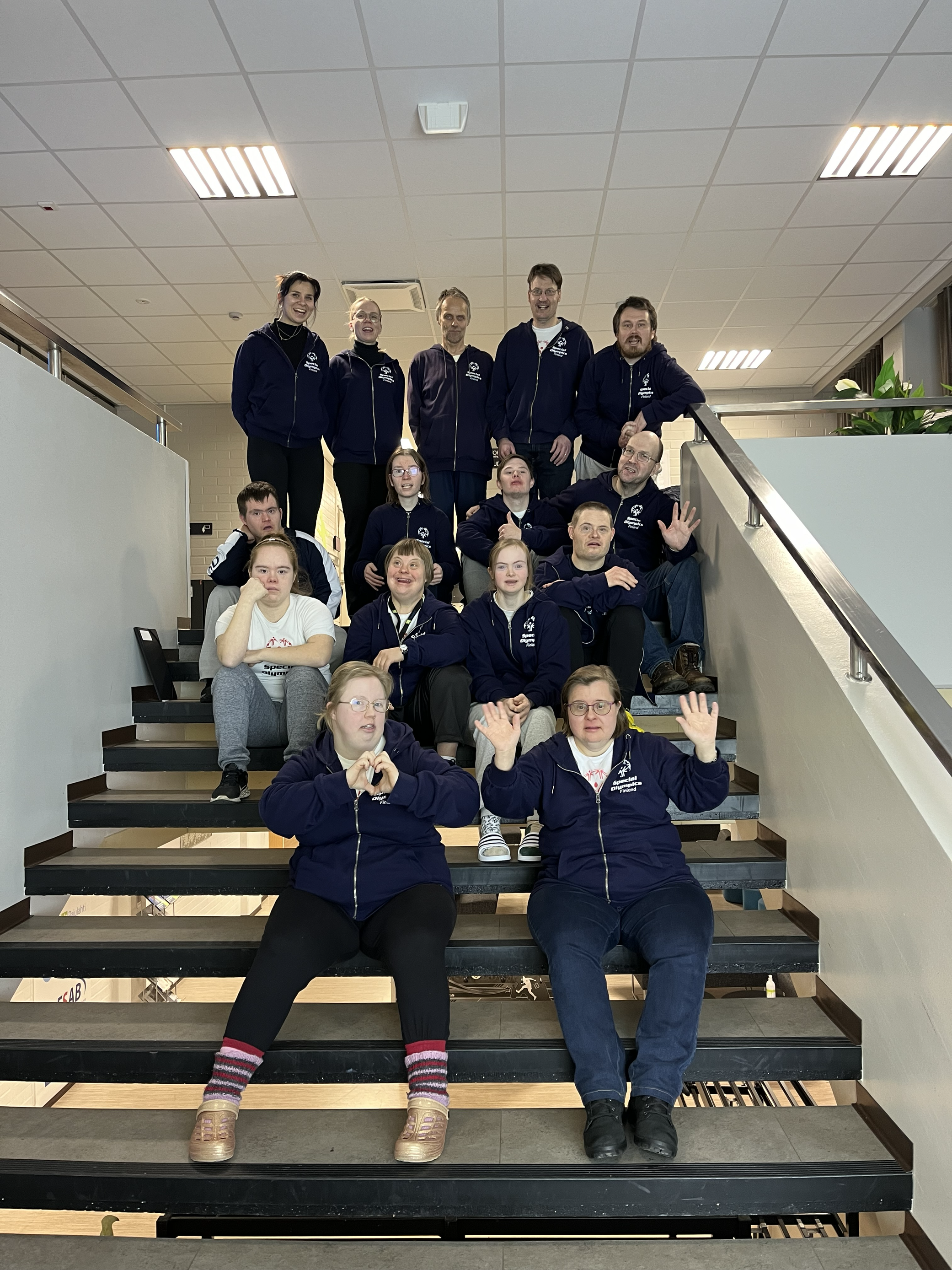 Athlete Leaderit iloisessa yhteiskuvassa.